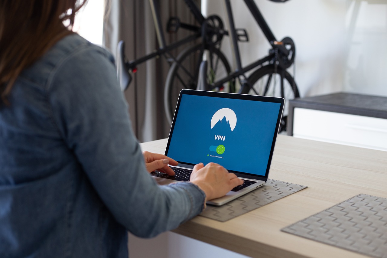 ucloud实名账号：购买卡片的平台